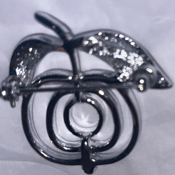 Apple Brochure Pin - Picture 4 of 4